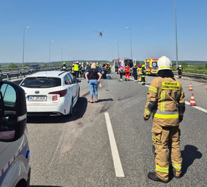 Miejsce wypadku na autostradzie.