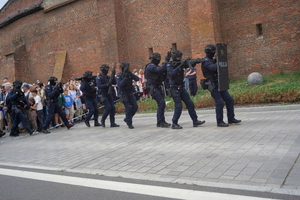 Festyn inaugurujący Wojewódzkie Obchody Święta Policji kujawsko-pomorskiego garnizonu w Toruniu. Pokazy policyjne