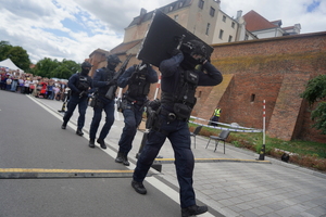 Festyn inaugurujący Wojewódzkie Obchody Święta Policji kujawsko-pomorskiego garnizonu w Toruniu. Policyjny pokaz