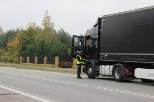 mł. asp. Rafał Dorobek i sierż. Adrian Meler z Wydziału Ruchu Drogowego Komendy Miejskiej Policji w Toruniu