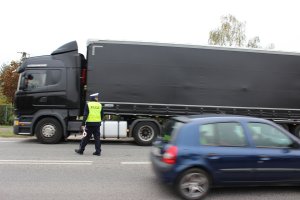 mł. asp. Rafał Dorobek i sierż. Adrian Meler z Wydziału Ruchu Drogowego Komendy Miejskiej Policji w Toruniu