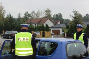 mł. asp. Rafał Dorobek i sierż. Adrian Meler z Wydziału Ruchu Drogowego Komendy Miejskiej Policji w Toruniu