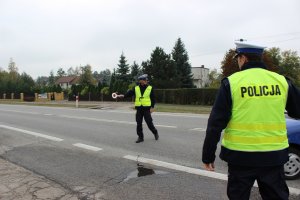 mł. asp. Rafał Dorobek i sierż. Adrian Meler z Wydziału Ruchu Drogowego Komendy Miejskiej Policji w Toruniu