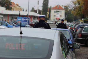 mł. asp. Rafał Dorobek i sierż. Adrian Meler z Wydziału Ruchu Drogowego Komendy Miejskiej Policji w Toruniu