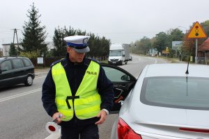mł. asp. Rafał Dorobek i sierż. Adrian Meler z Wydziału Ruchu Drogowego Komendy Miejskiej Policji w Toruniu