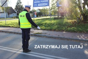 policjant kierujący ruchem