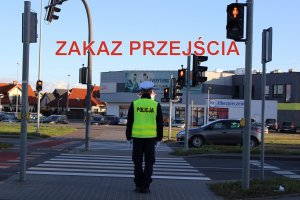 policjant kierujący ruchem