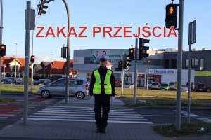 policjant kierujący ruchem