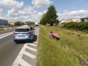 Zdjęcia z miejsca kolizji w Czernikowie wraz z radiowozem policjantów, którzy dotarli na miejsce.