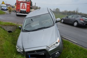 Zdjęcia  z miejsca zdarzenia. NA miejscu widoczne służby ratunkowe takie jak policja , pogotowie i straż pożarna.