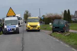 Zdjęcia  z miejsca zdarzenia. NA miejscu widoczne służby ratunkowe takie jak policja , pogotowie i straż pożarna.