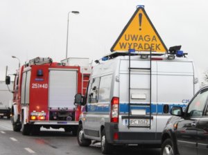 zdjęcie poglądowe- auto policji z galeryjką uwaga wypadek