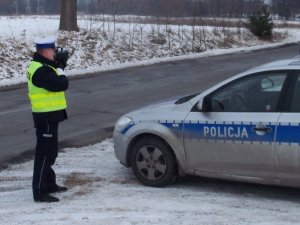 zdjęcie poglądowe- patrol ruchu drogowego podczas kontroli