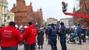 Policjanci zabezpieczają 32. WOŚP