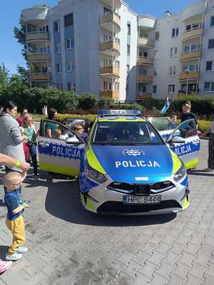 Spotkanie policjantki z dziećmi