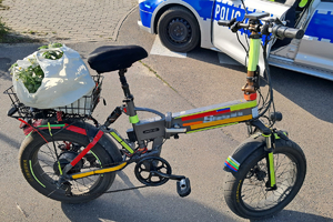 policjanci kontrolują podczas akcji &quot;Bezpieczny Rowerzysta&quot;