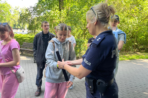 Policjanci na pikniku profilaktycznym