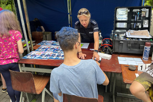 Policjanci na pikniku profilaktycznym