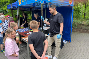 Policjanci na pikniku profilaktycznym