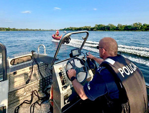 Wspólna służba policjant i ratownik WOPR