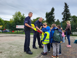 Policjanci podczas akcji "Jestem widoczny (...)"