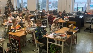 Zajęcia z uczniami Szkoły Podstawowej w Lubiczu Górnym na temat przemocy rówieśniczej i cyberzagrożeń.