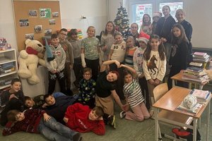 Zajęcia z uczniami Szkoły Podstawowej w Lubiczu Górnym na temat przemocy rówieśniczej i cyberzagrożeń.