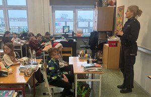 Zajęcia z uczniami Szkoły Podstawowej w Lubiczu Górnym na temat przemocy rówieśniczej i cyberzagrożeń.