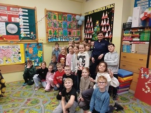 Zajęcia z uczniami Szkoły Podstawowej w Lubiczu Górnym na temat przemocy rówieśniczej i cyberzagrożeń.