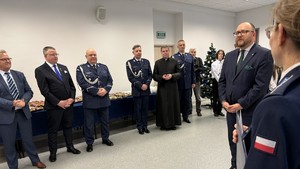 Prezydent Miasta Torunia w trakcie spotkania wigilijnego mającego miejsce w Komendzie Miejskiej Policji w Toruniu