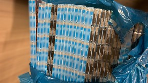 na zdjęciach widać zatrzymane wyroby tytoniowe.