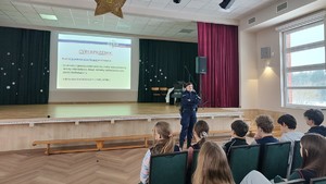 Zajęcia przedstawicieli toruńskiej komendy w Szkole Podstawowej Towarzystwa Salezjańskiego w Toruniu. Tematem spotkania była przemoc rówieśnicza.