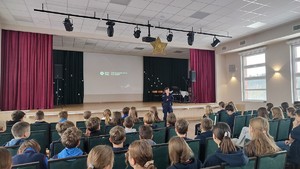 Zajęcia przedstawicieli toruńskiej komendy w Szkole Podstawowej Towarzystwa Salezjańskiego w Toruniu. Tematem spotkania była przemoc rówieśnicza.