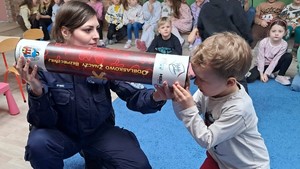 Policjanci w przedszkolu z wizytą profilaktyczną