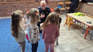 Policjanci w przedszkolu z wizytą profilaktyczną