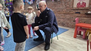Policjanci w przedszkolu z wizytą profilaktyczną