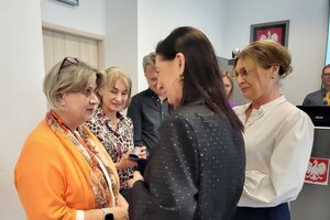 Zdjęcia przedstawiają pracowników służby cywilnej KMP w Toruniu.