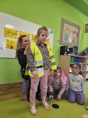 Policjantka z wizyta w przedszkolu