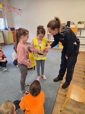 Policjantka z wizyta w przedszkolu