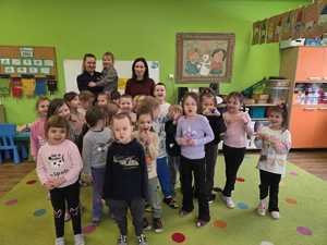 Policjantka z wizyta w przedszkolu