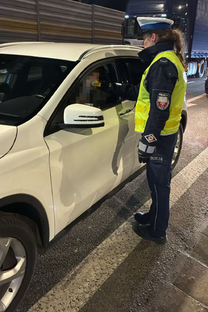 na zdjęciach widać kierujących pojazdami w trakcie kontroli stanu trzeźwości