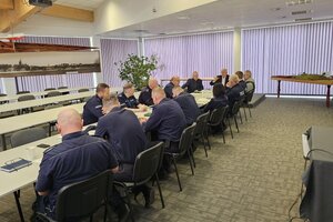 Na zdjęciu widać przedstawicieli władz oraz przedstawiciele PZPN Związku Okręgu Toruń