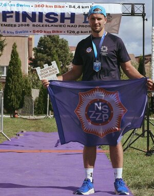 na zdjęciach znajduje się mł. asp. Piotr Wiśniewski - funkcjonariusz Komendy Miejskiej Policji w Toruniu.