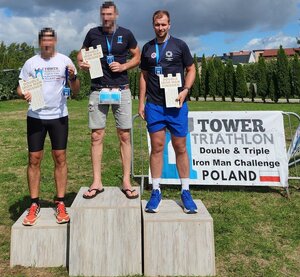 na zdjęciach znajduje się mł. asp. Piotr Wiśniewski - funkcjonariusz Komendy Miejskiej Policji w Toruniu.