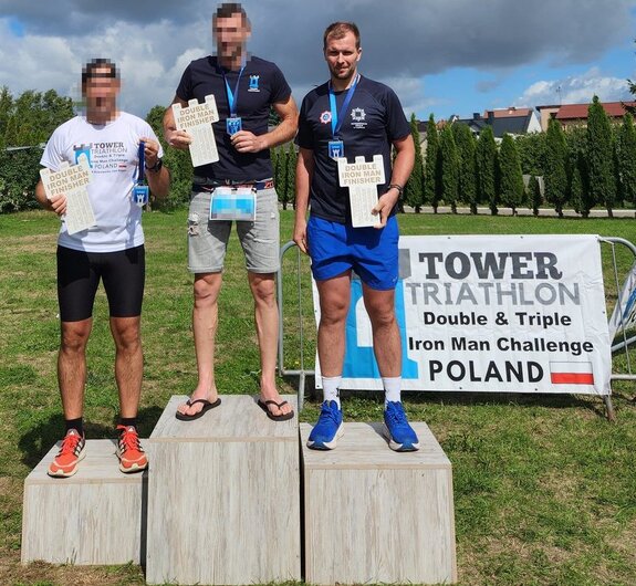 na zdjęciach znajduje się mł. asp. Piotr Wiśniewski - funkcjonariusz Komendy Miejskiej Policji w Toruniu.