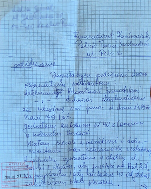 zdjęcie listu pochwalnego przekazanego za wykonywane obowiązki służbowe policjantów.